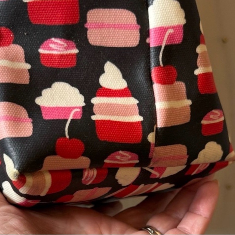 Kate Spade TAKE THE CAKE BON SHOPPER Large Tote Cupcake Bag  EUC/Like New - Picture 4 of 7